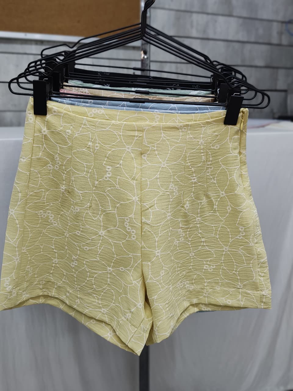 Short Primavera Floreado F3